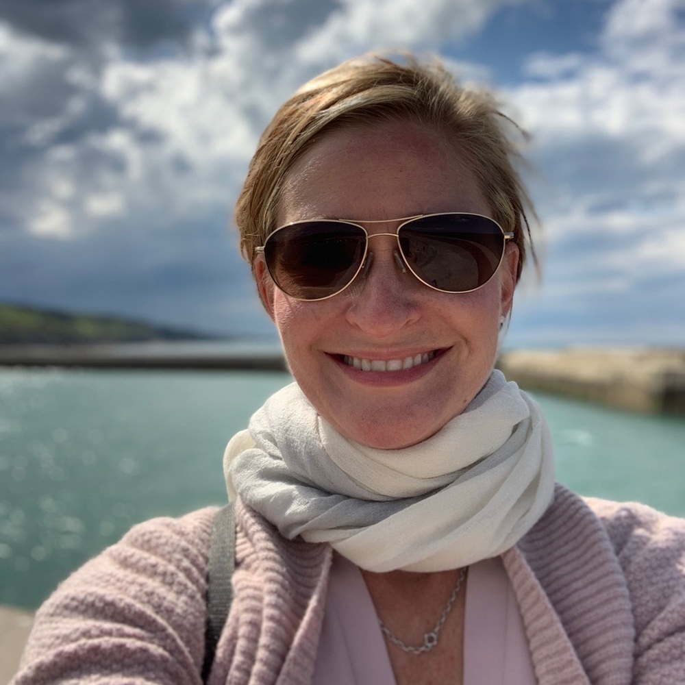 Meet your Posher, Hilary